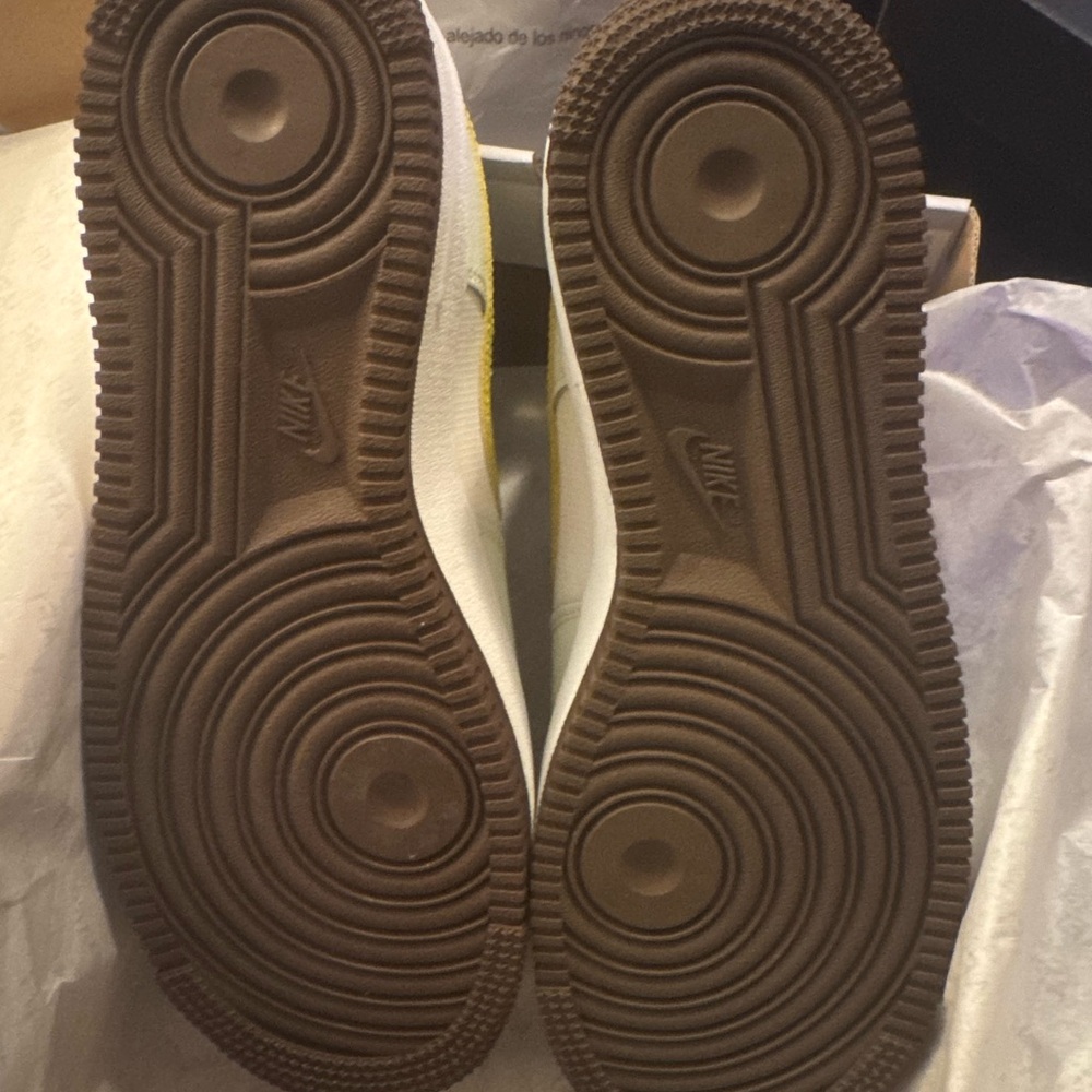 New in box Air Force 1 
Woman’s size 8 or 8.5, Youth Size 7